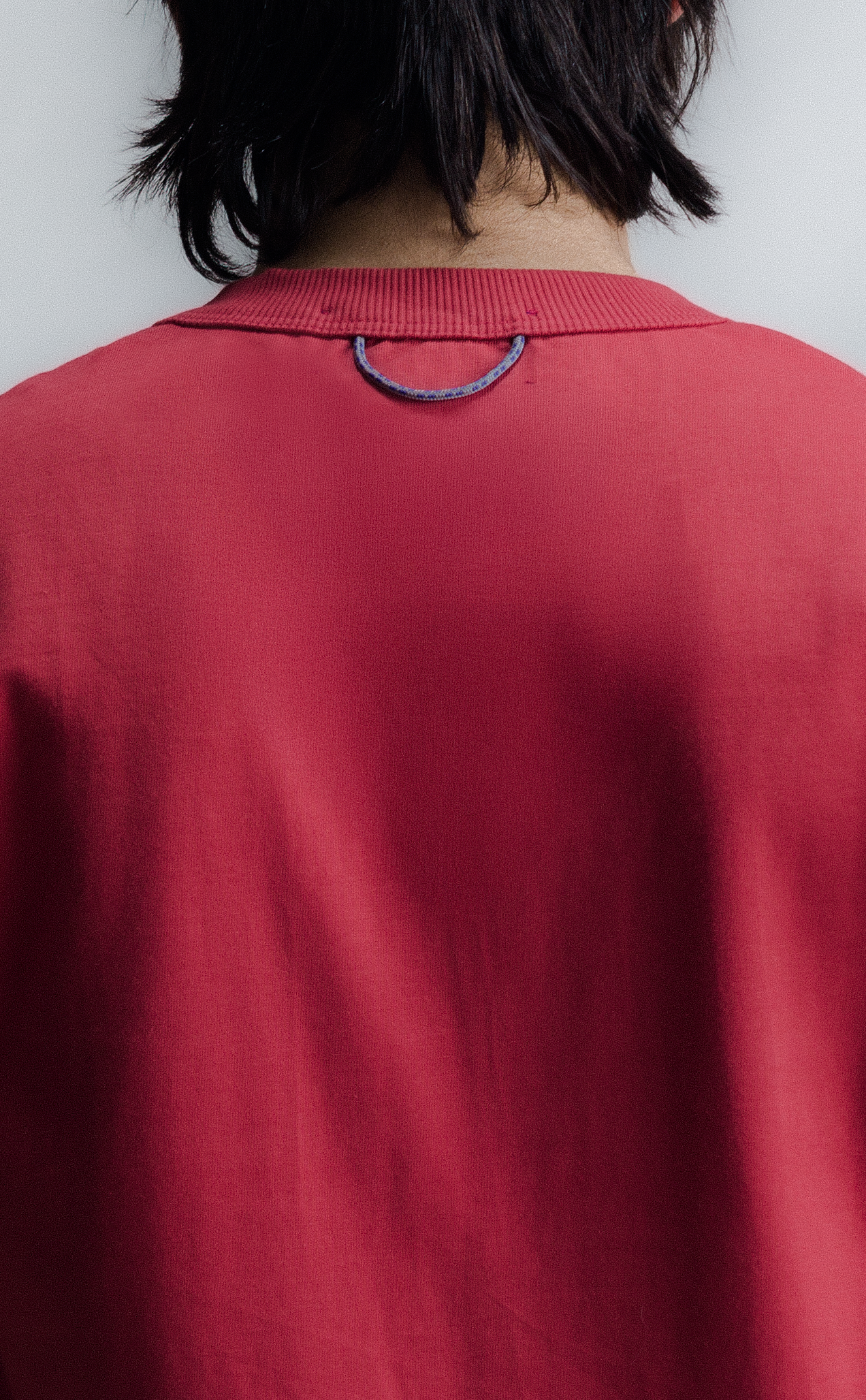 TSHIRT FRAME ASSISTANT BADGE REGULAR RED