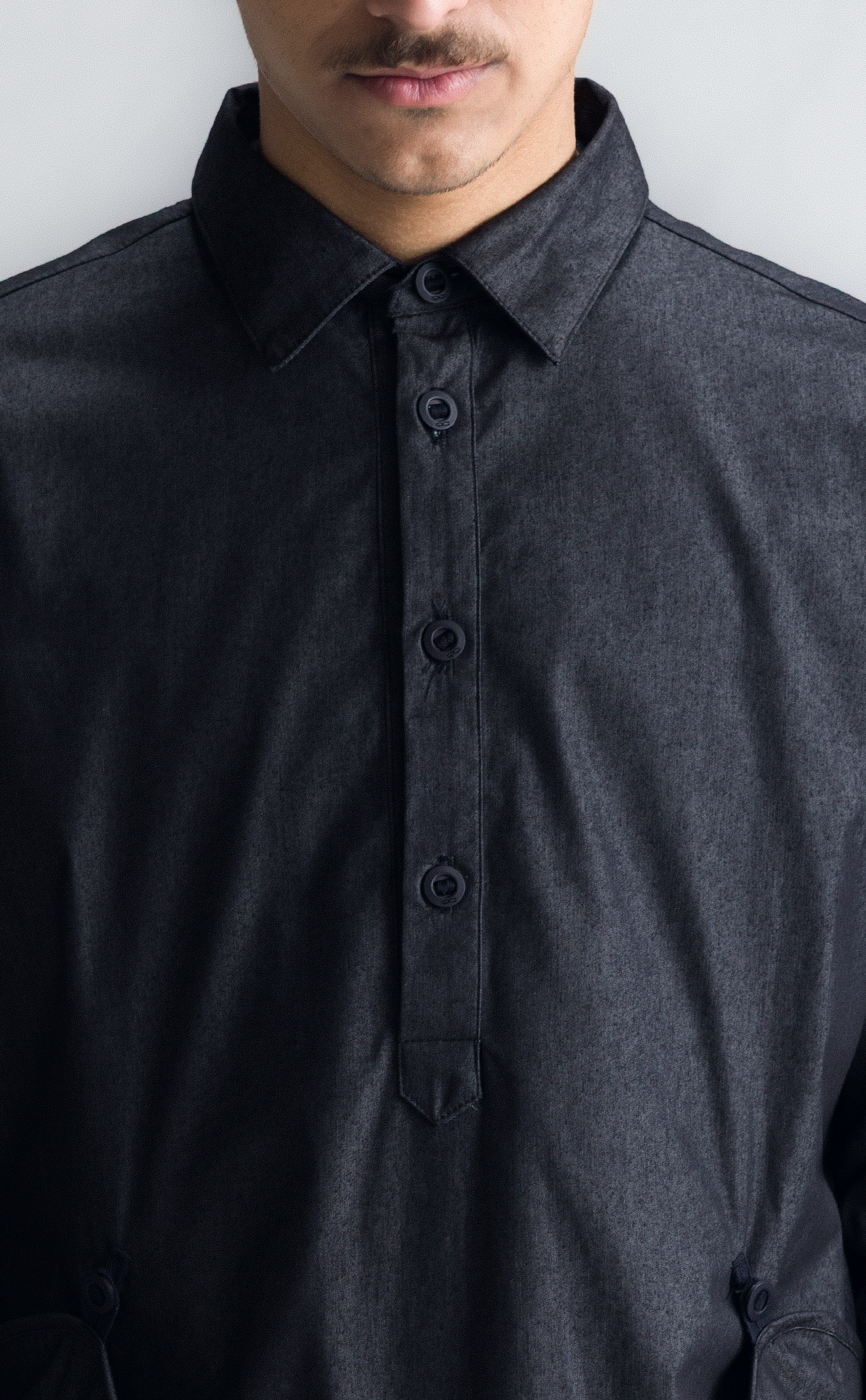 MOTIF LONGSLEEVE SHIRT PRETO