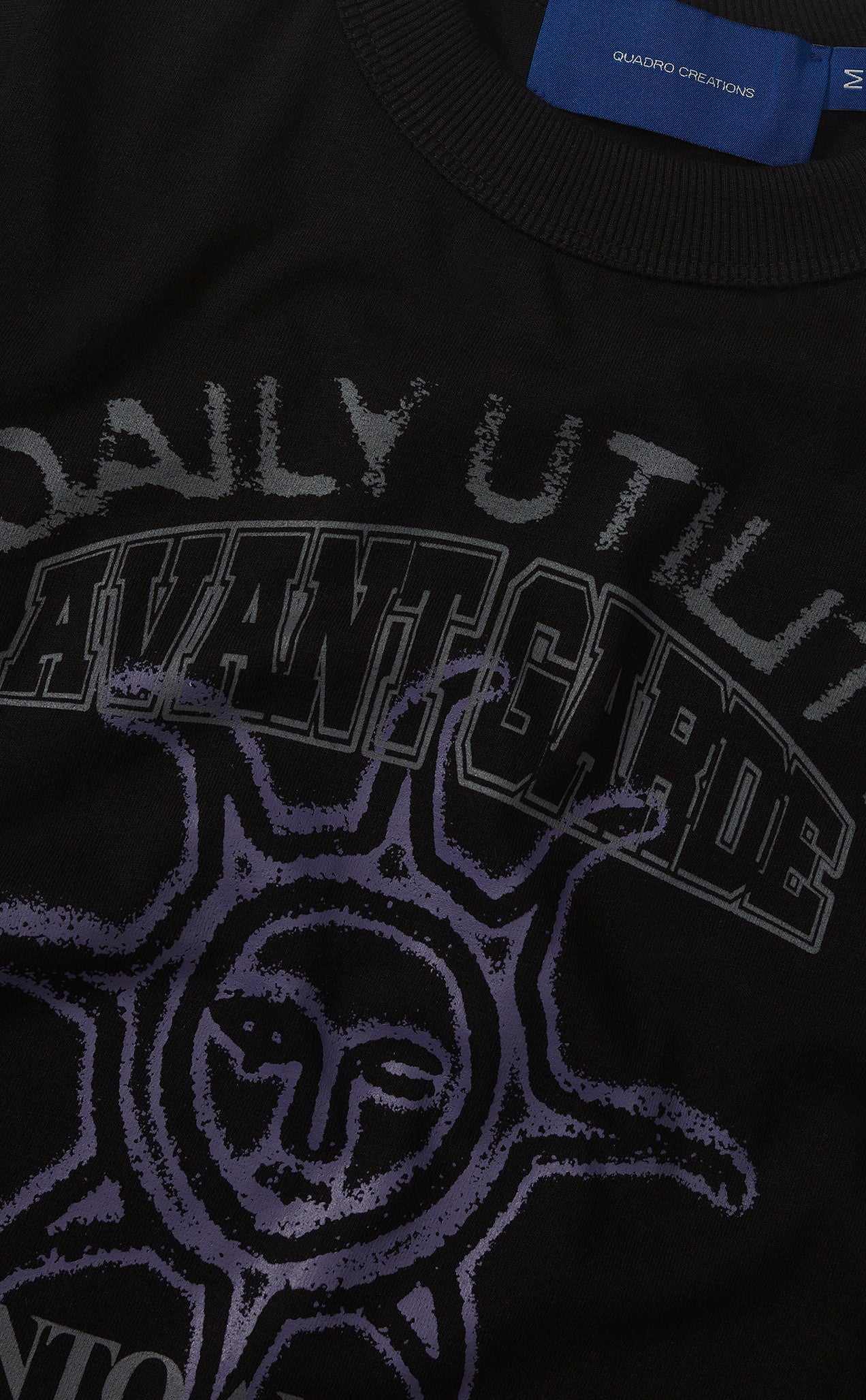CAMISETA QC SOL EM S.A. BABY TEE PRETO