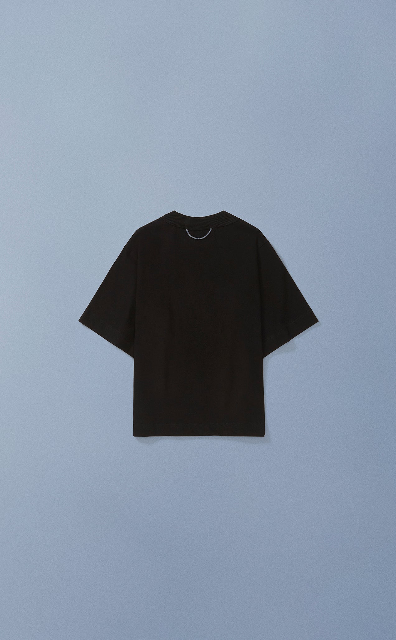 CAMISETA QC SOL EM S.A. BABY TEE PRETO