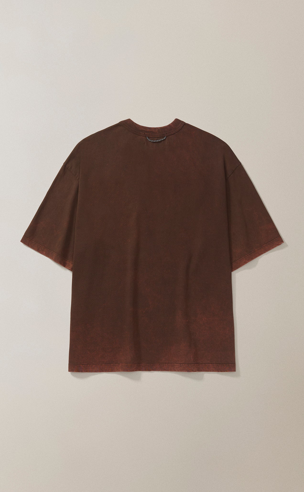 CAMISETA QC PARTICULAS BOXY STONED MARROM