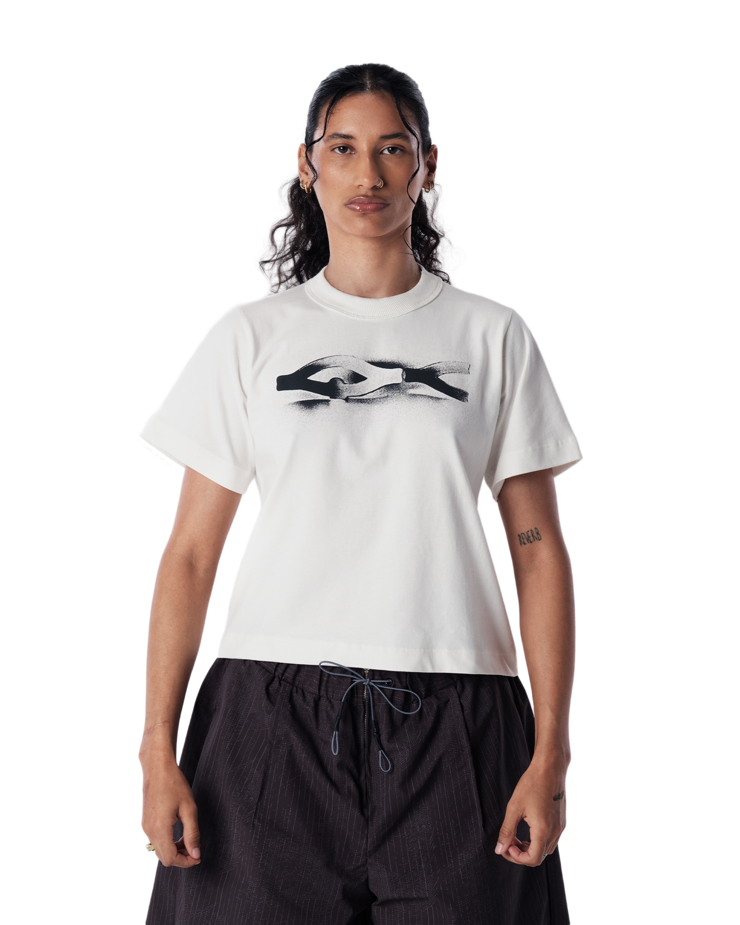 CAMISETA QC STENCIL BABY TEE OFF-WHITE