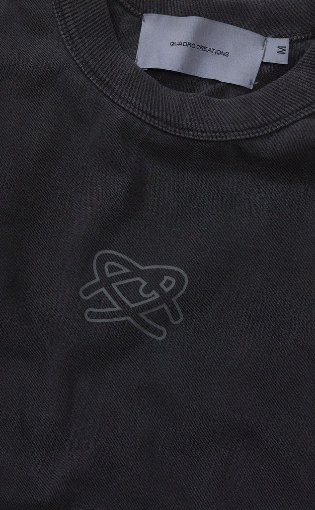 CAMISETA QC SIMBOLO BOXY STONED PRETO