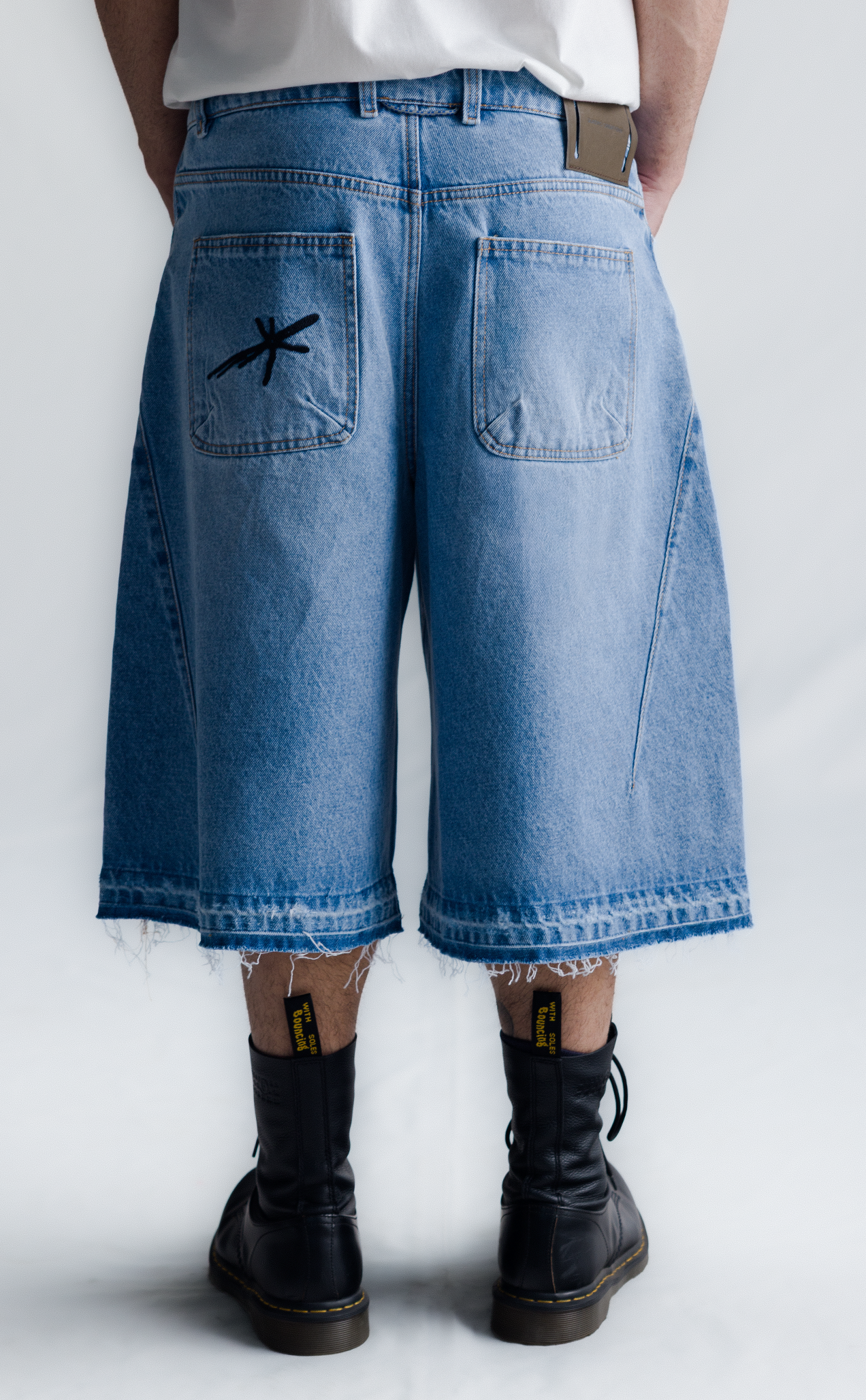 [PRÉ-VENDA] SIDE DART DENIM SUPER BAGGY SHORTS BABY BLUE