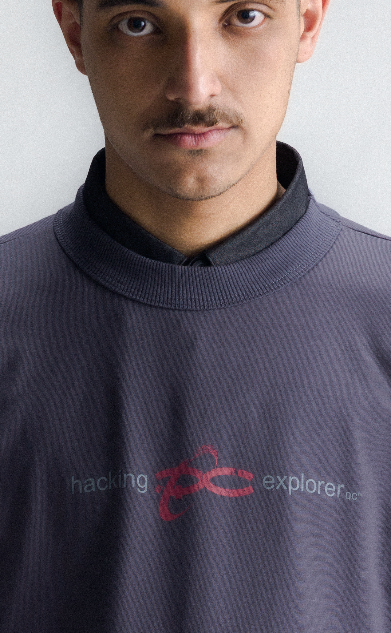 T-SHIRT HACKING ACTIVITIES BOXY DARK GREY