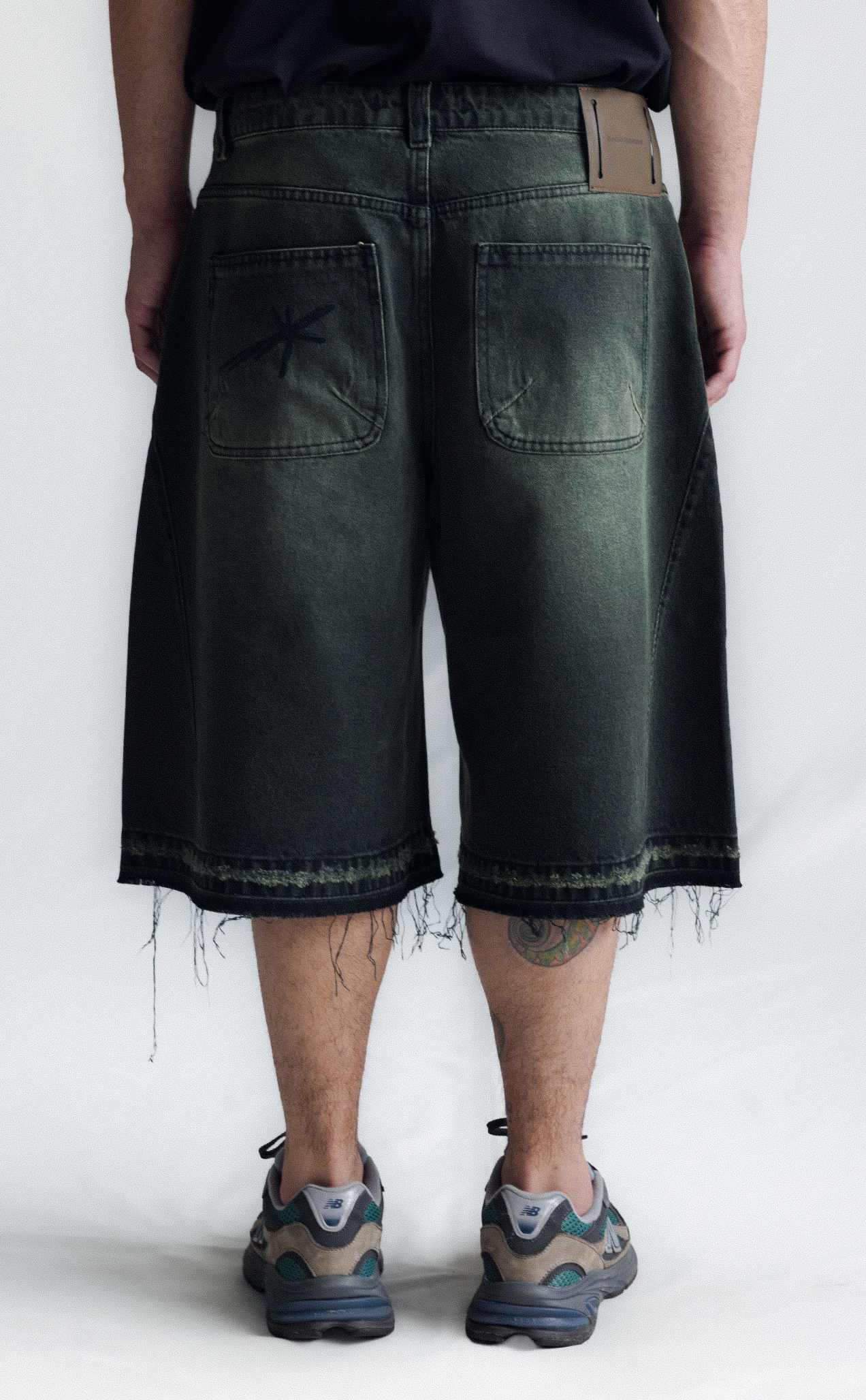 [PRÉ-VENDA] SIDE DART DENIM SUPER BAGGY SHORTS ACID BLACK
